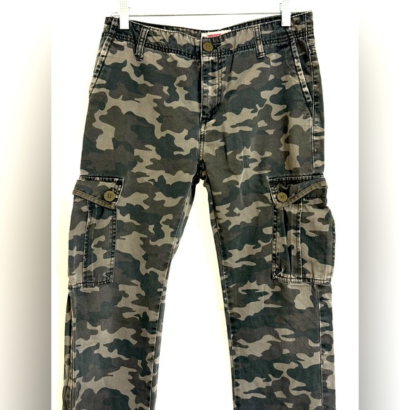 LEVI’S Camouflage Cargo Pants Size 30 x 30 - Picture 3 of 6